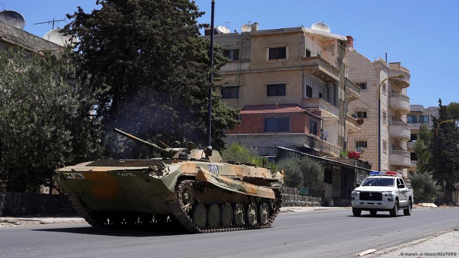 Syria's government faces sectarian clashes, Israeli strikes – DW – 07/16/2025