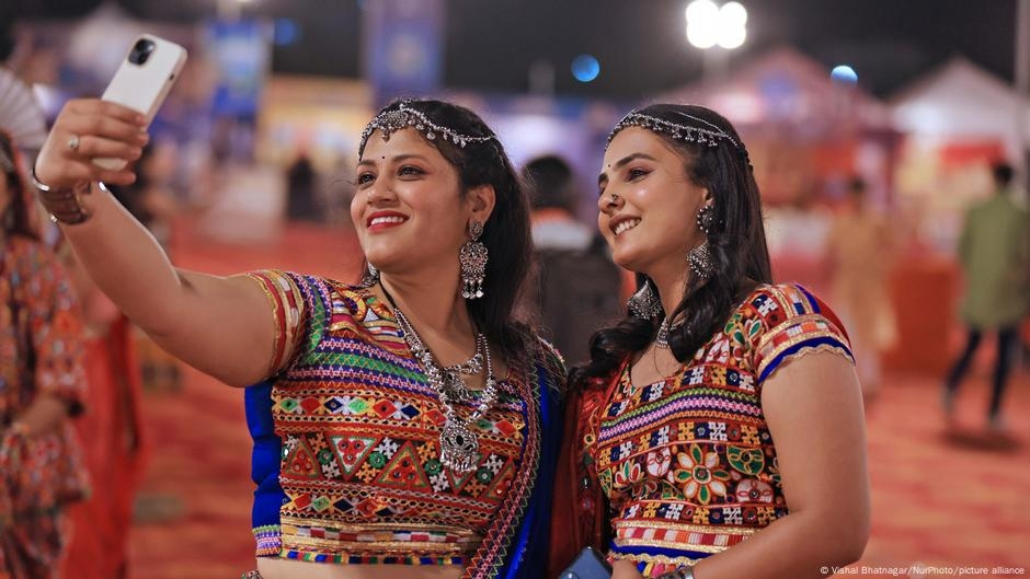 How India's Gen Z is redefining spirituality – DW – 07/31/2025