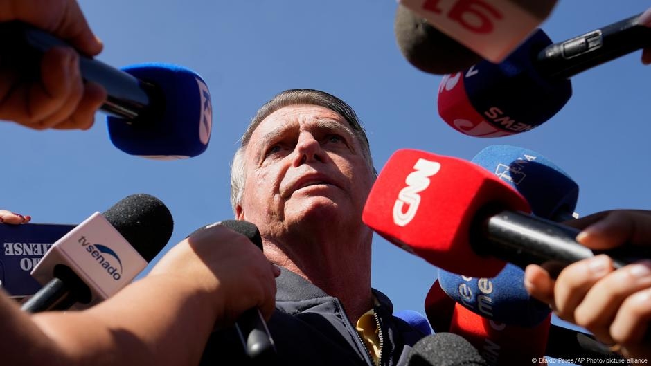 Brazil: Judge says Bolsonaro violated social media ban – DW – 07/22/2025