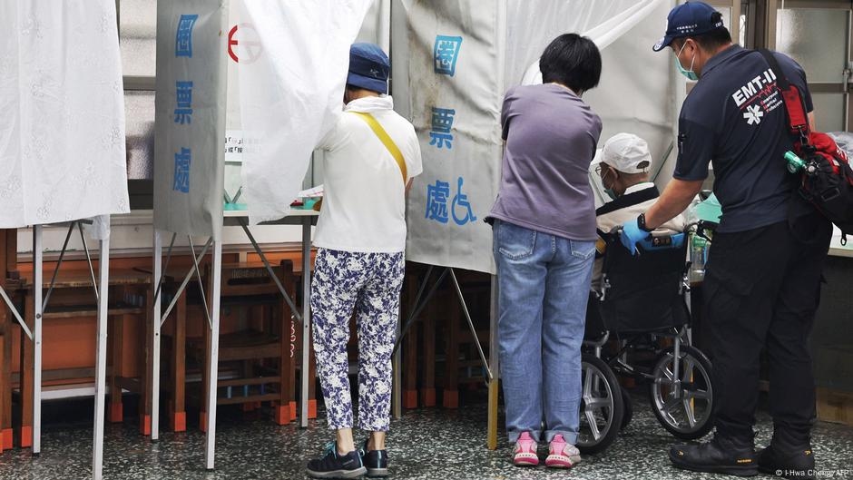 Taiwan votes in high-stakes recall election – DW – 07/26/2025