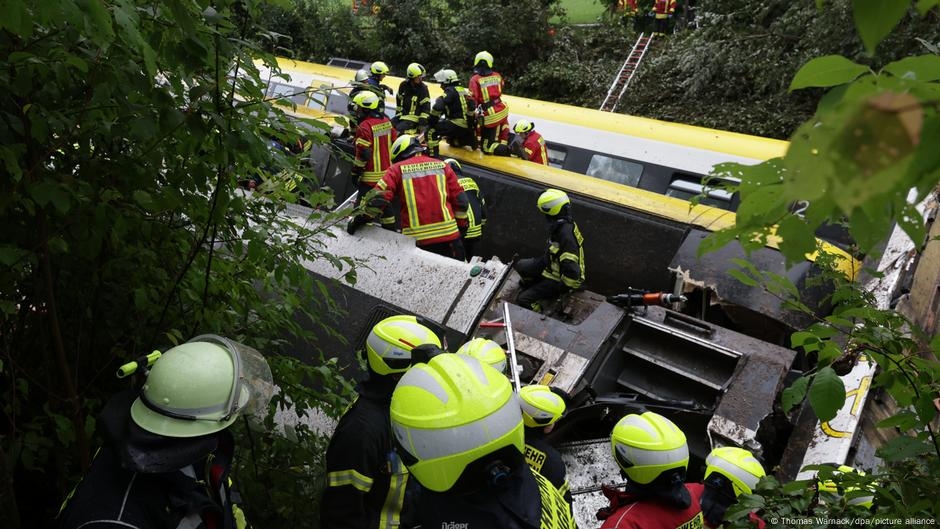 Germany updates: Train derails, killing 3 and injuring 50 – DW – 07/28/2025