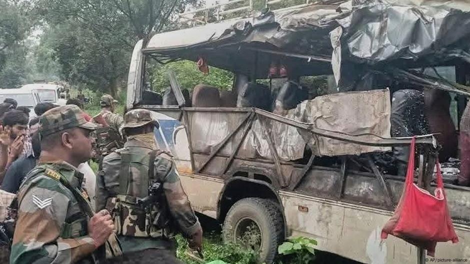 India: Deoghar bus accident leaves many Hindu pilgrims dead – DW – 07/29/2025