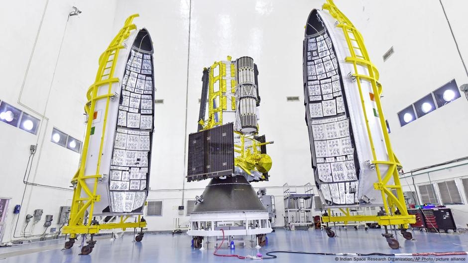 US, India launch satellite to track Earth's surface – DW – 07/30/2025