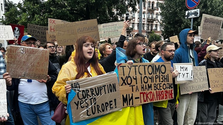 Ukraine: Bill restores independence of anti-graft bodies – DW – 07/31/2025