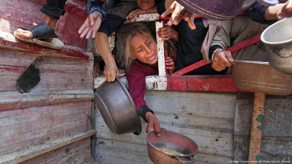 نجم كرة قدم فلسطيني ضحية طابور الإغاثة في غزة – DW – 2025/8/9
