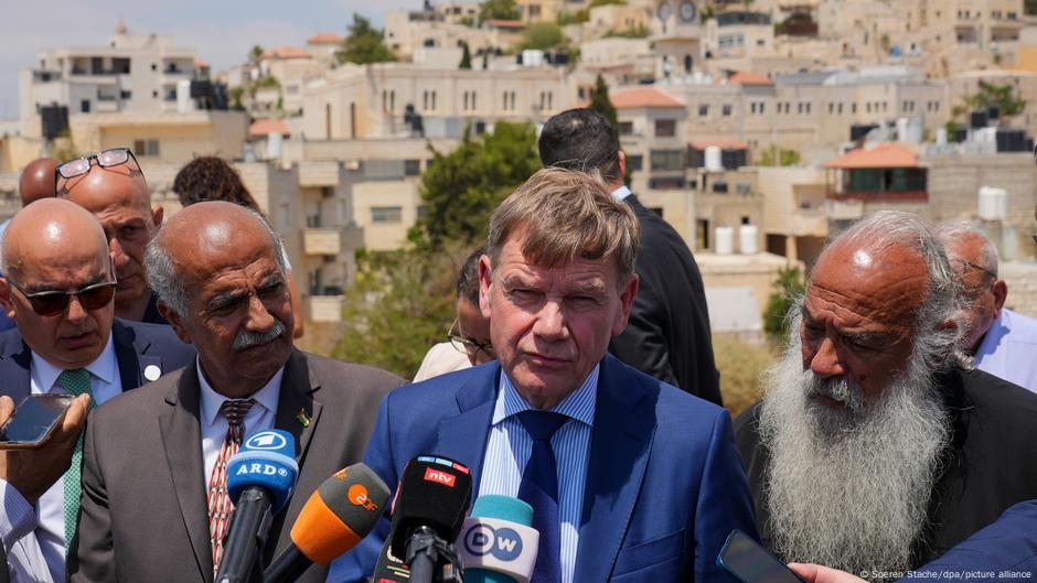 خارجية ألمانيا تتعاطف مع غزة وحزب بافاريا يتضامن مع إسرائيل – DW – 2025/8/3