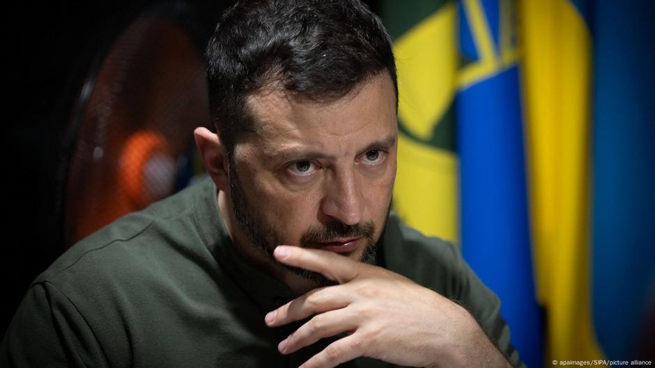 Ukraine's Zelenskyy talks to Trump on sanctions, drone deal – DW – 08/05/2025