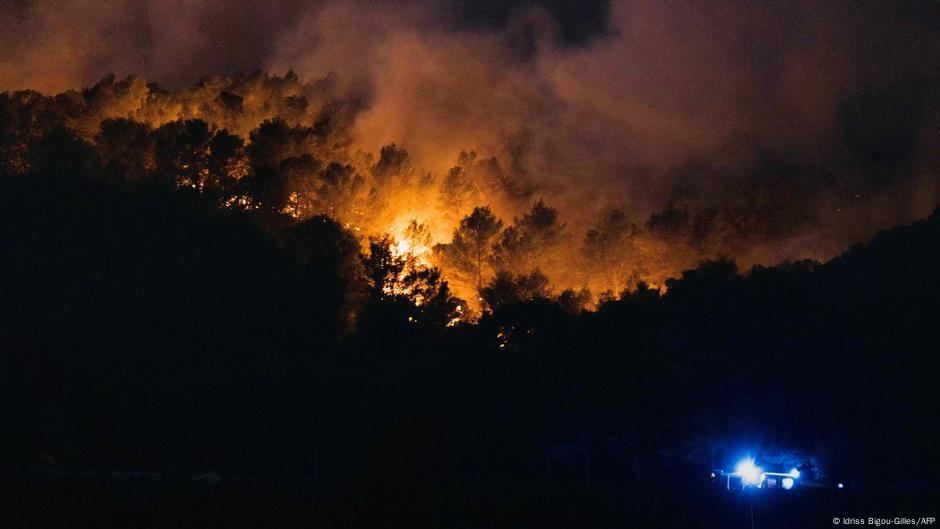Deadly 'unprecedented' wildfire rages in southwestern France – DW – 08/06/2025