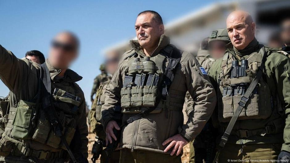Israel army chief warns against full Gaza takeover: reports  – DW – 08/06/2025
