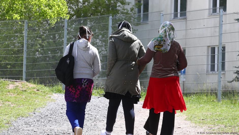 Helping women refugees in Germany find work – DW – 08/10/2025