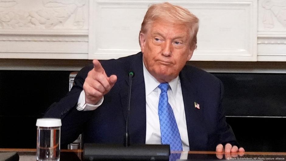 US: Trump eyes military action against cartels — reports – DW – 08/09/2025