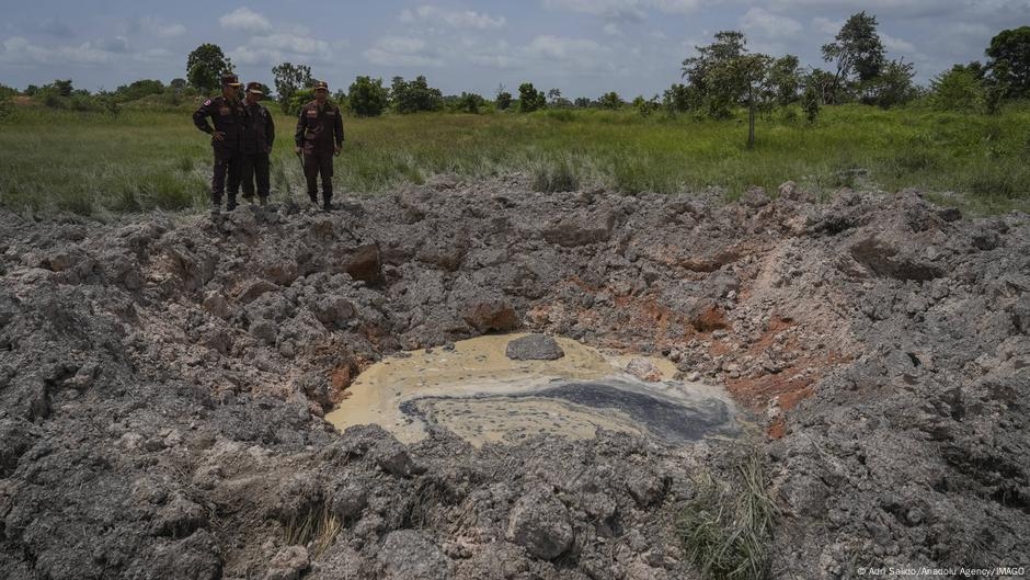 Three Thai soldiers injured by landmine on Cambodian border – DW – 08/09/2025