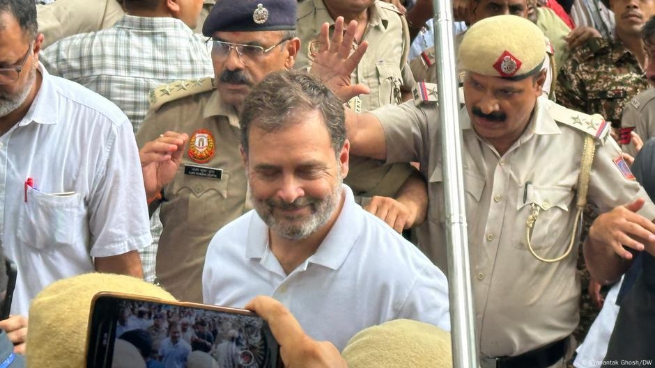 India: Rahul Gandhi among detainees in electoral protests – DW – 08/11/2025