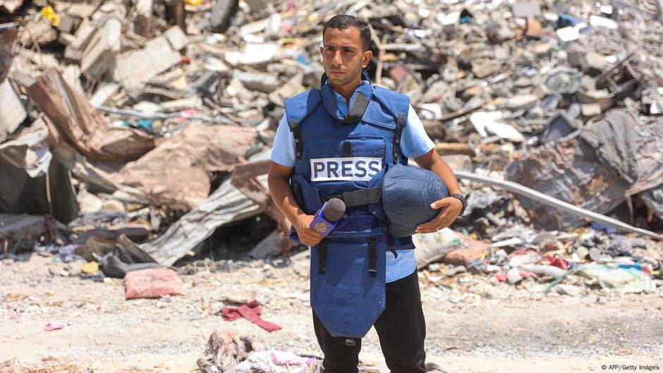 How Israel restricts reporting on its war in Gaza – DW – 08/13/2025