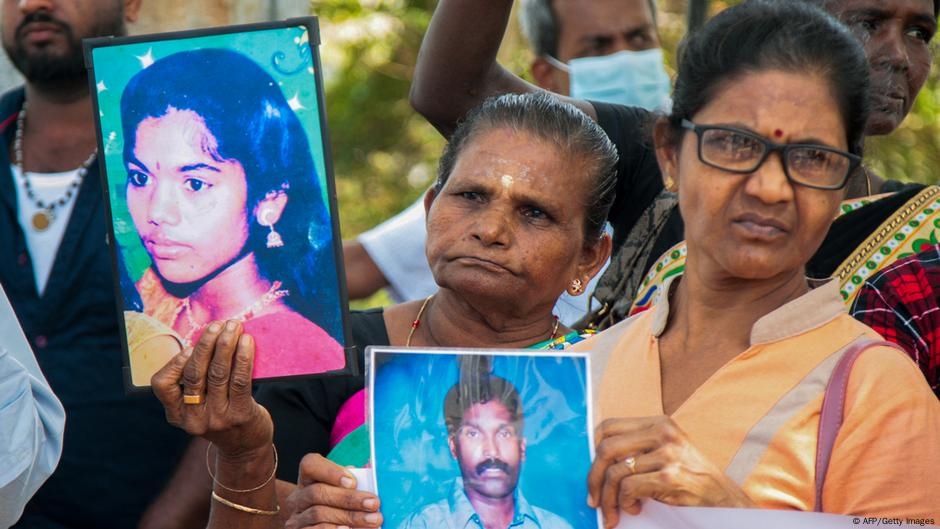 Sri Lanka: Tamils hope for foreign help as mass graves open – DW – 08/12/2025