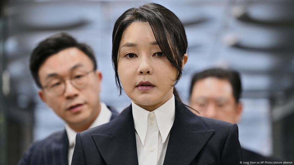 South Kore arrests wife of impeached former president Yoon – DW – 08/13/2025