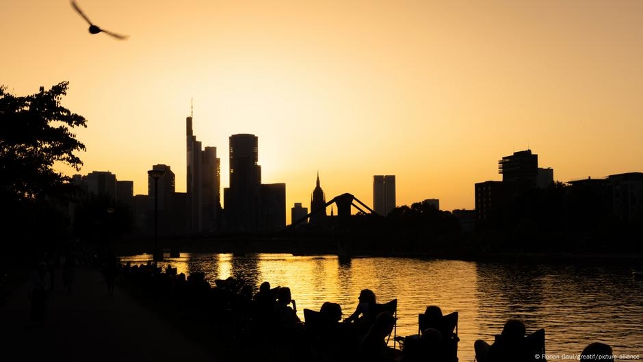 Germany updates: Weather service issues heat warnings – DW – 08/13/2025