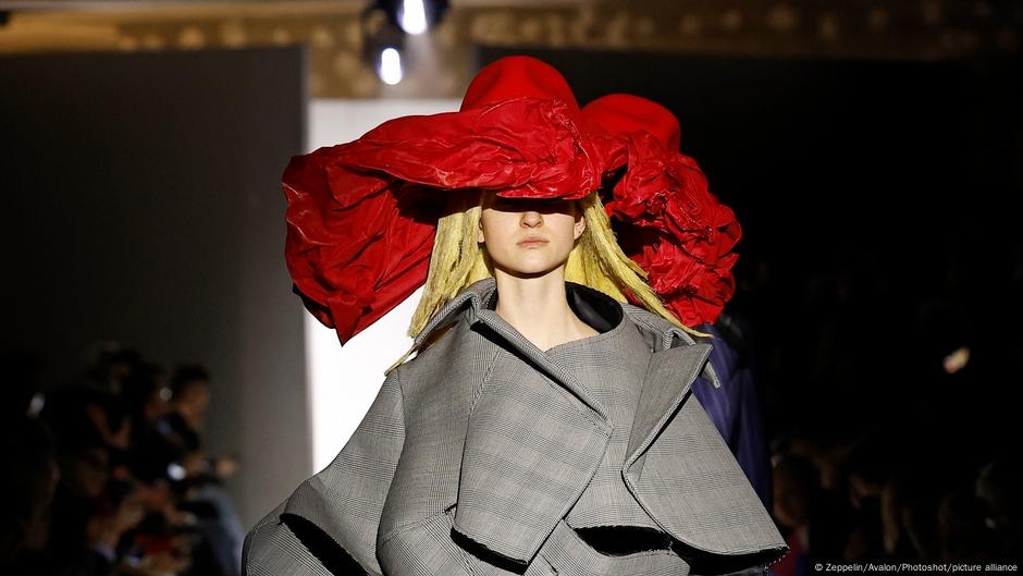 Gucci, Dior, Louis Vuitton face crisis as luxury sales slide – DW – 08/19/2025