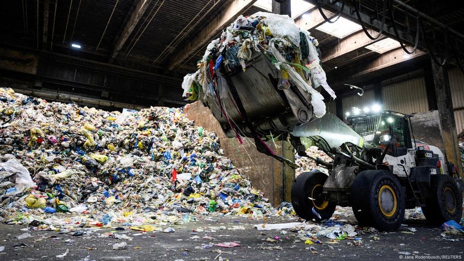 UN talks on plastic pollution fail to reach deal – DW – 08/15/2025