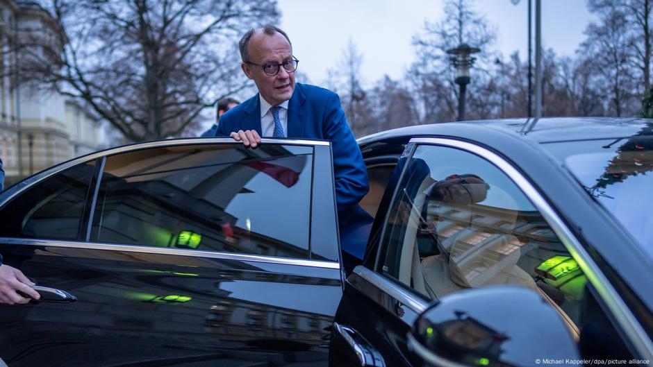 German top politicians' cars exceed CO2 targets: study – DW – 08/19/2025