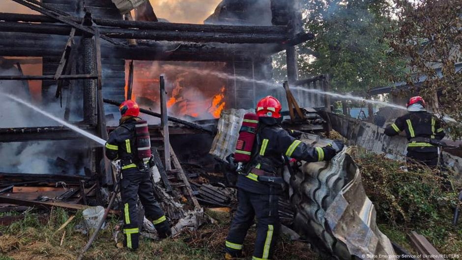 Ukraine: Russia launches largest strikes in weeks – DW – 08/21/2025