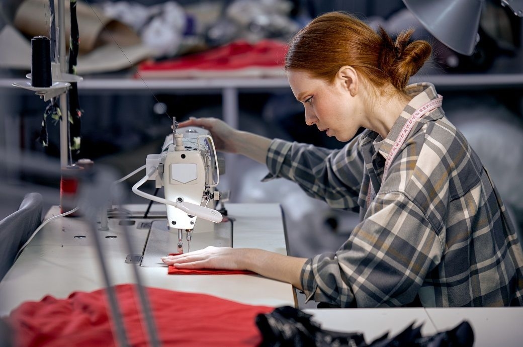 World manufacturing conditions worsen for 1st time in 4 months in Apr