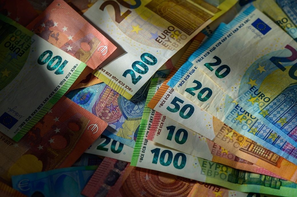 Euro area LEI declines in April, CEI steady; GDP to rise at 0.9%: TCB