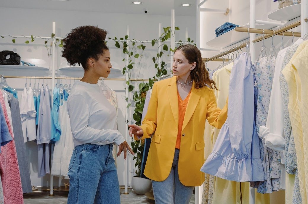 UK retail footfall falls 0.4% in July, BRC urges rate cuts