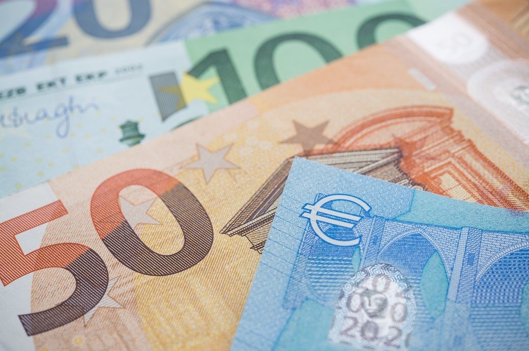 Euro area gains ground externally, IMF cautions on imbalances