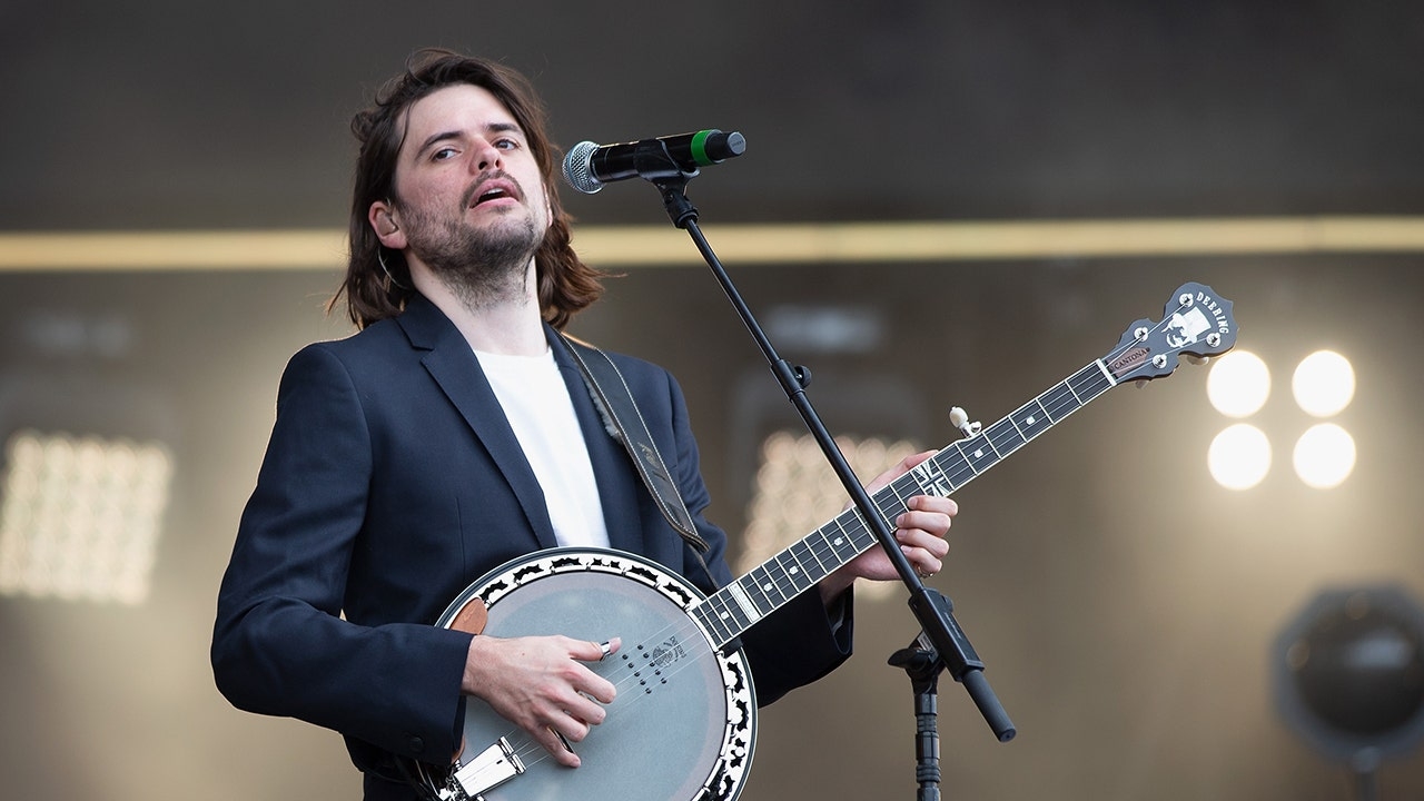 Ex-Mumford & Sons guitarist criticizes music industry for silence after Boulder antisemitic attack