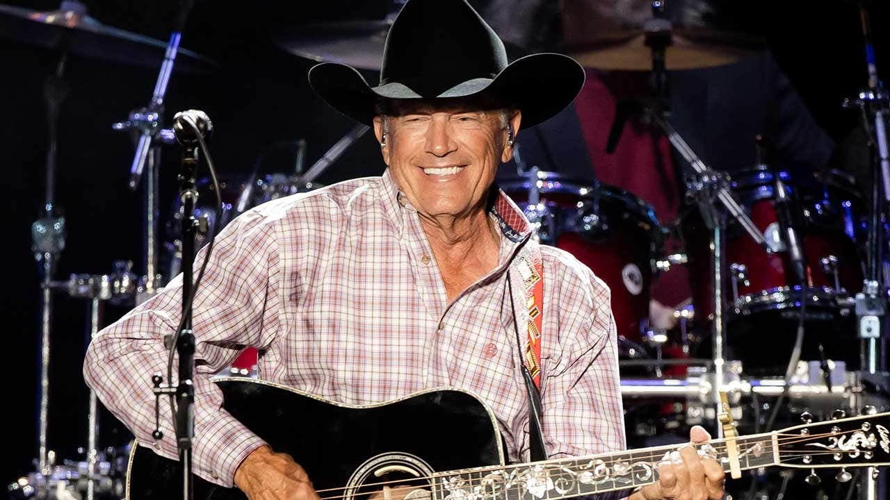 Country icon George Strait brings fans to tears during emotional moment at concert
