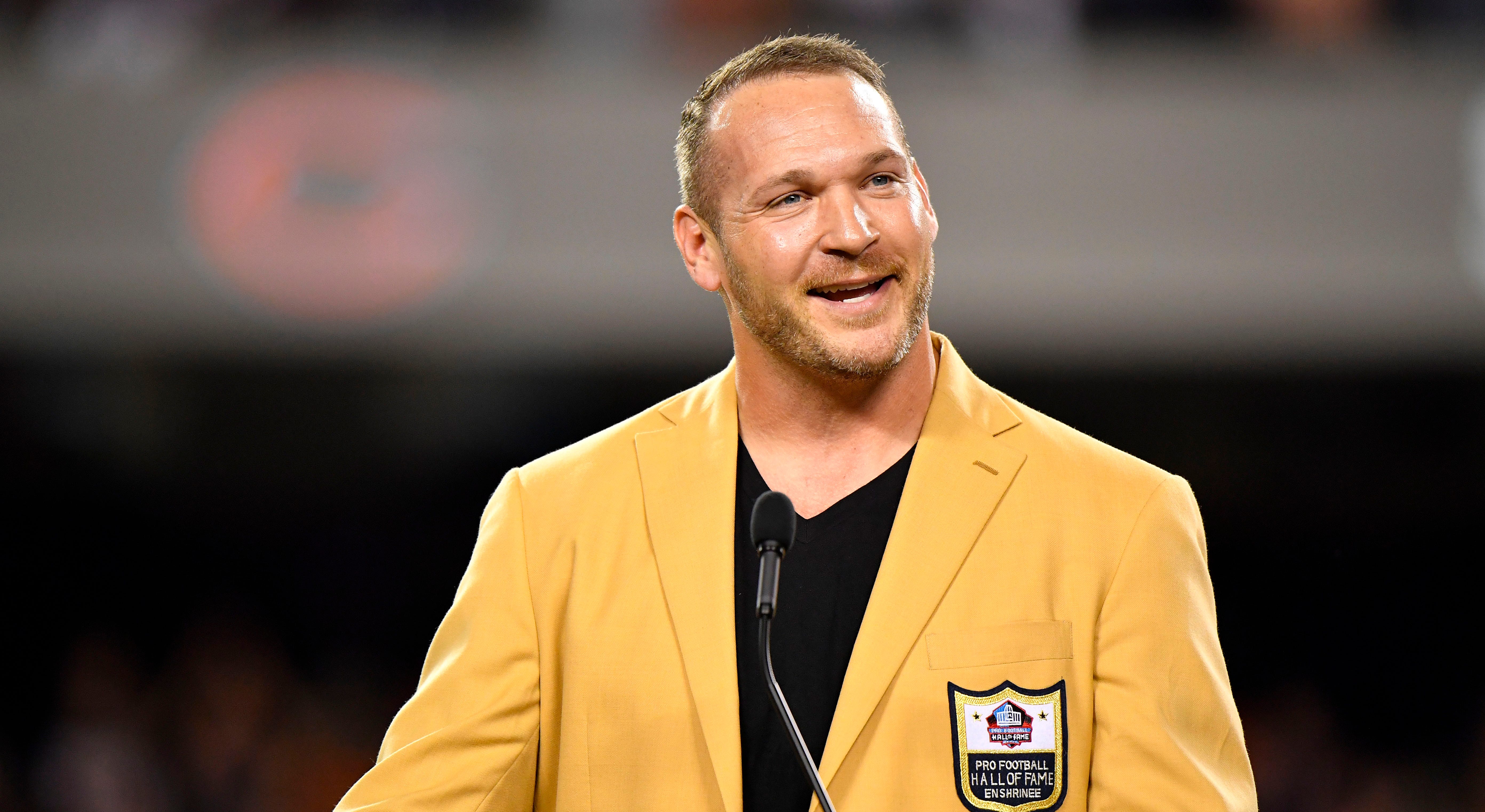 Bears legend Brian Urlacher shares stance on trans athletes in girls' sports as issue rocks Illinois