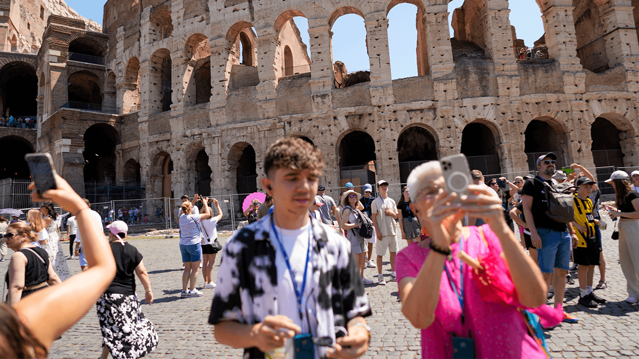 Tourists ripped off at popular landmark by 'impossible' ticketing schemes attract investigation