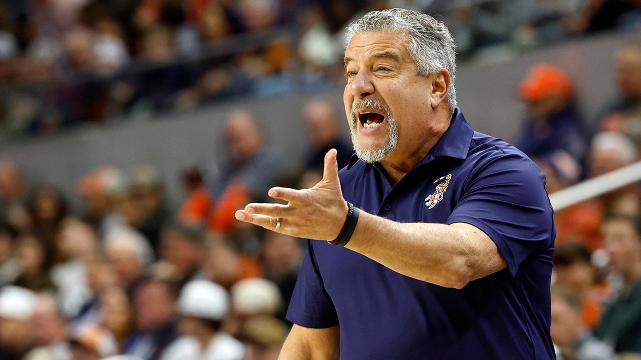 Auburn's Bruce Pearl maintains Trump 'wants peace,' US isn't at war with Iran