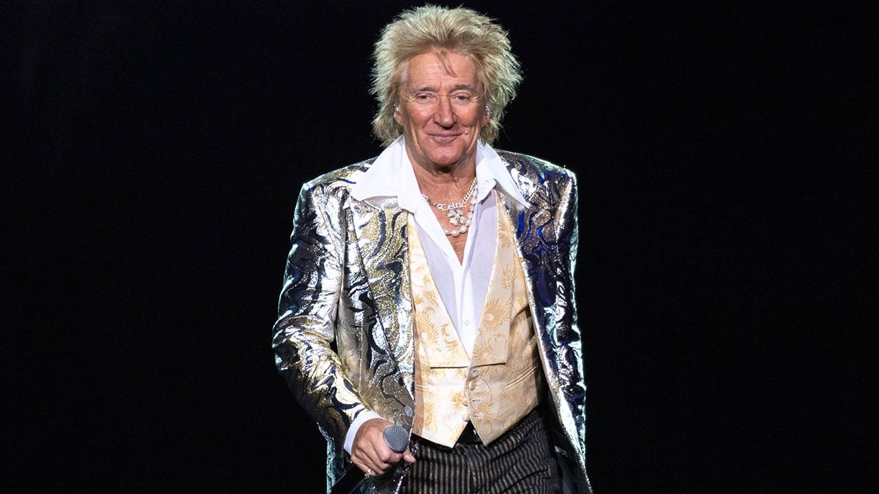 Rod Stewart cancels second concert on doctor's orders