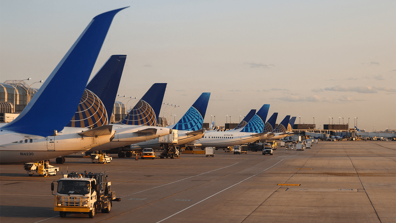 Kite reportedly makes contact with United flight attempting to land at Reagan National Airport