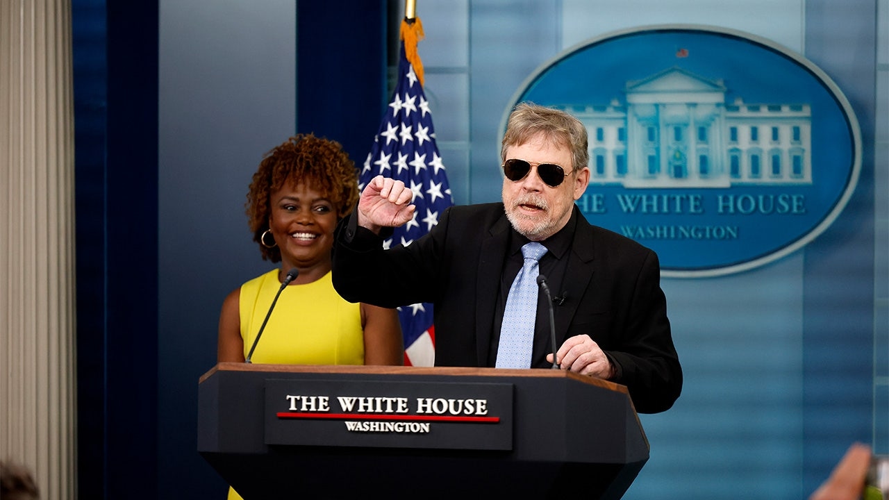 ‘Star Wars' actor Mark Hamill reveals he considered leaving the US when Trump won reelection