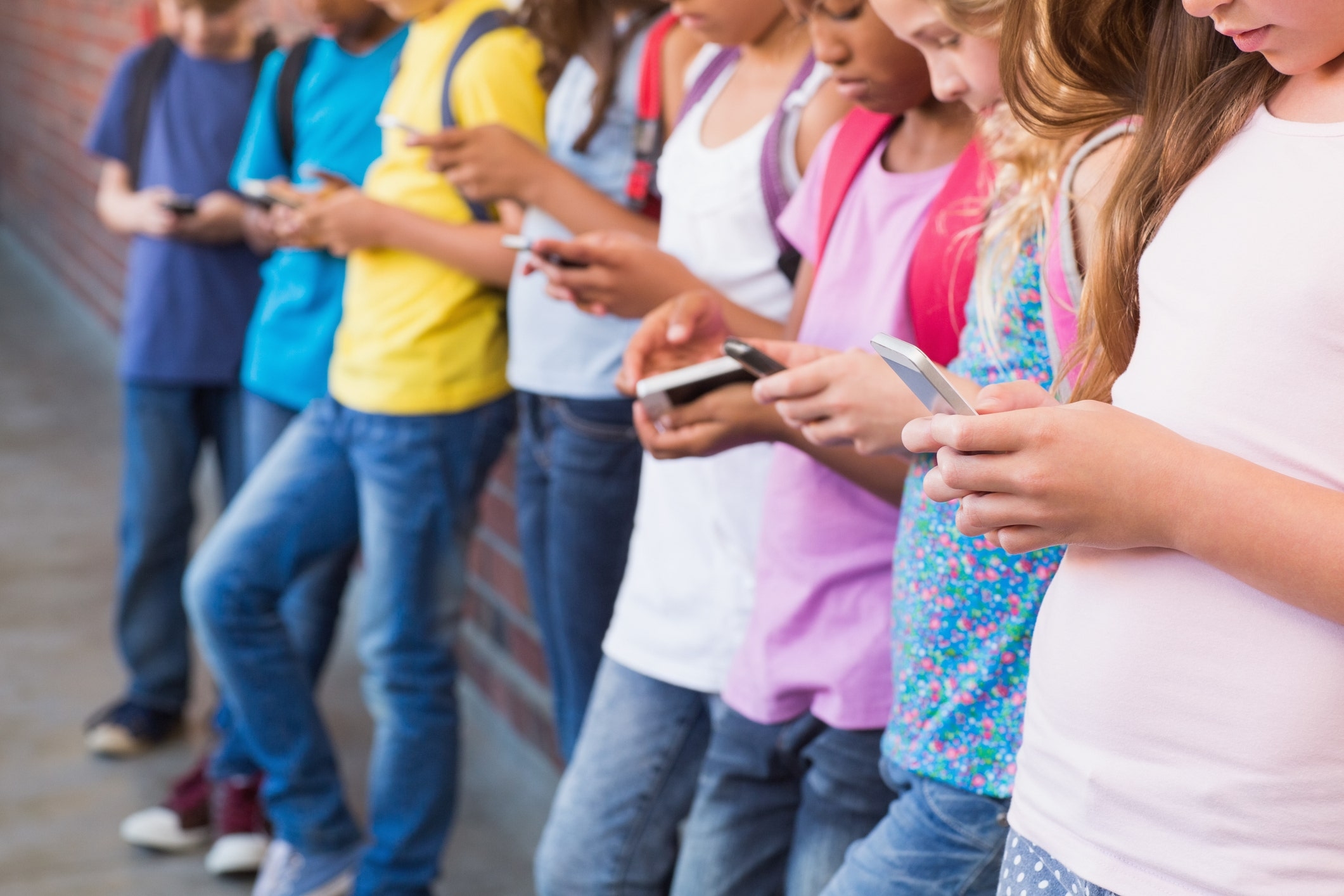 Teens spend more than a quarter of their time at school on phones, new study finds