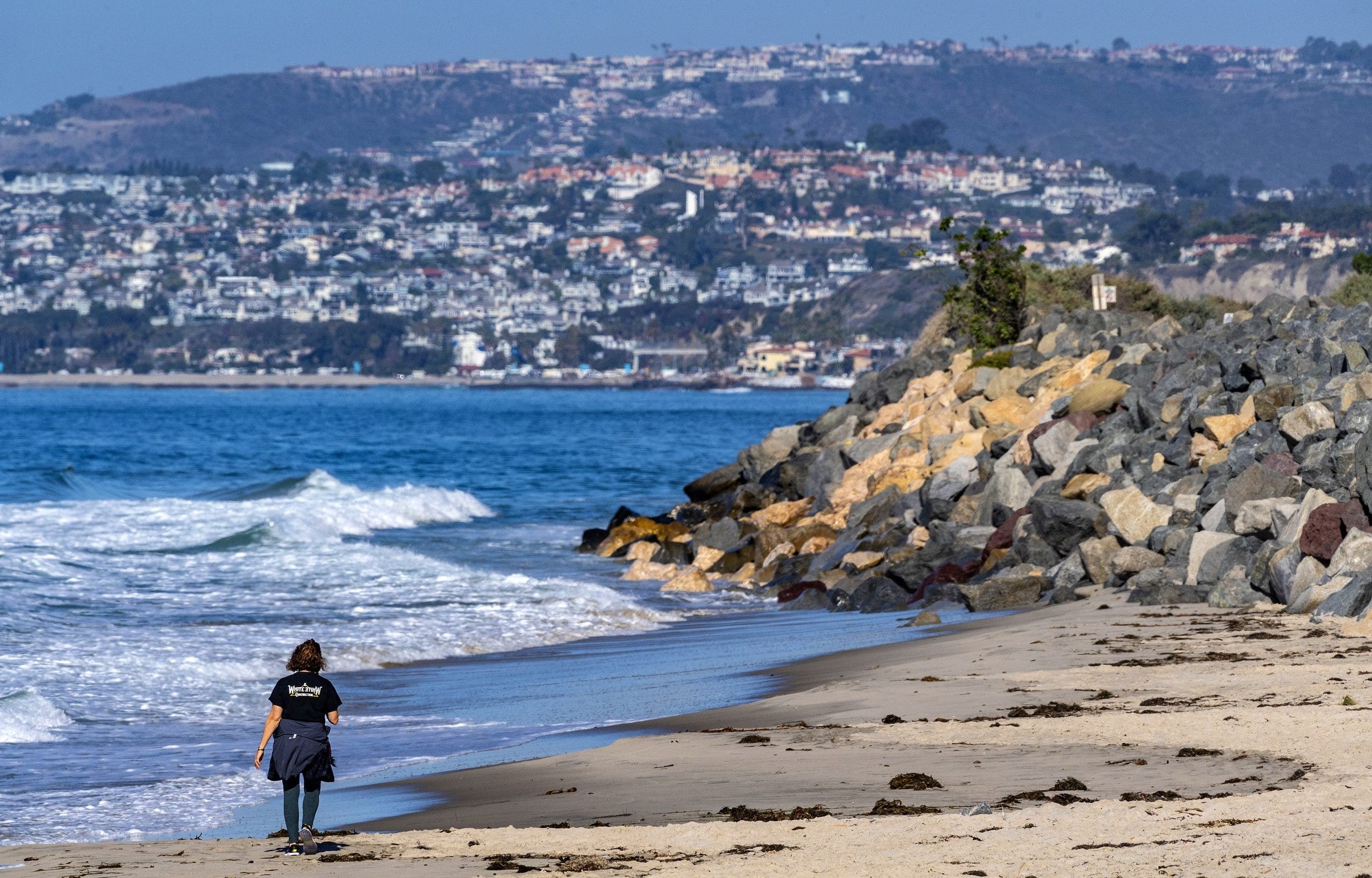 Wealthy California beach town skirts state's sanctuary law in planned migrant boat crackdown
