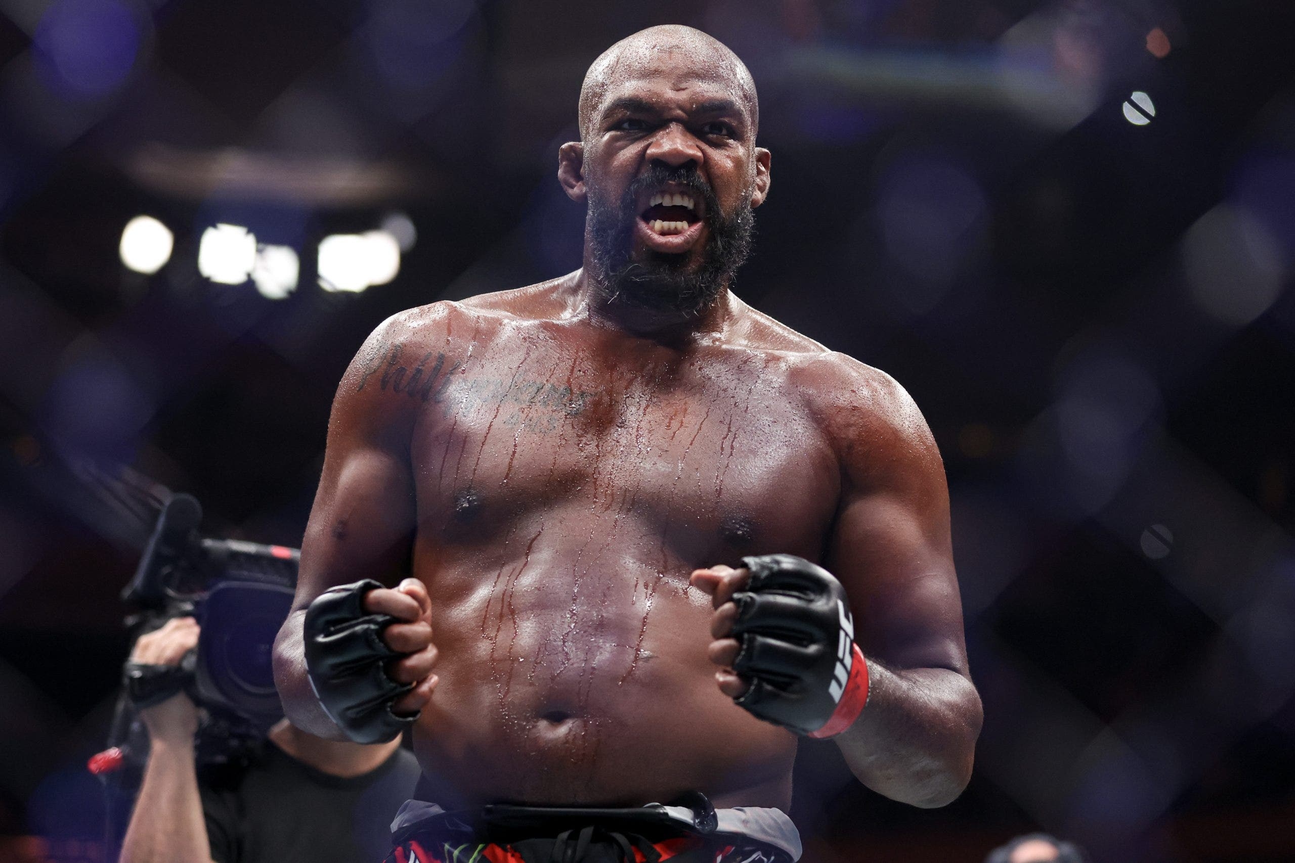 UFC heavyweight champ enters the ring for healthcare reform with new price transparency partnership