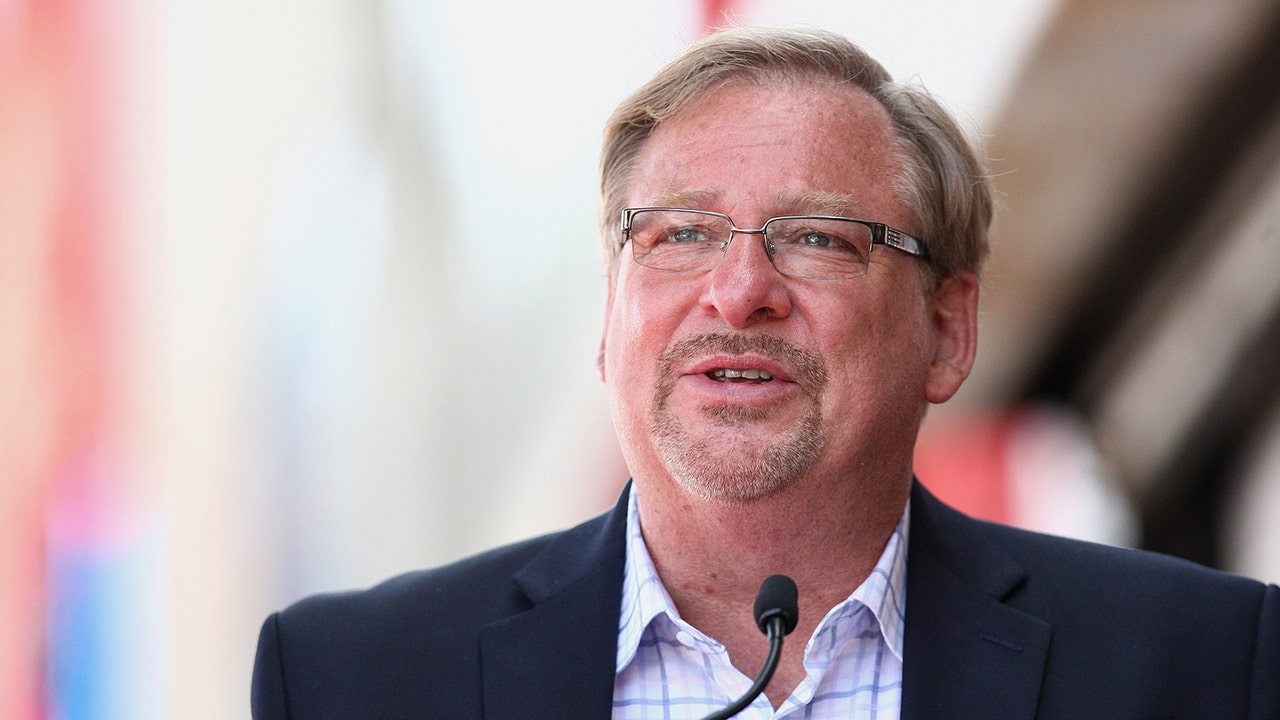 Social media pounces on Rick Warren tweet about Jesus: 'You'll find him in the middle'