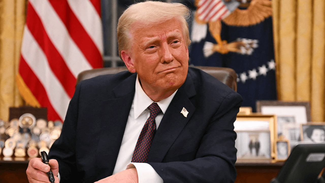 Trump admin breaking modern presidential staffing records, hiring 'thousands of America-First warriors'