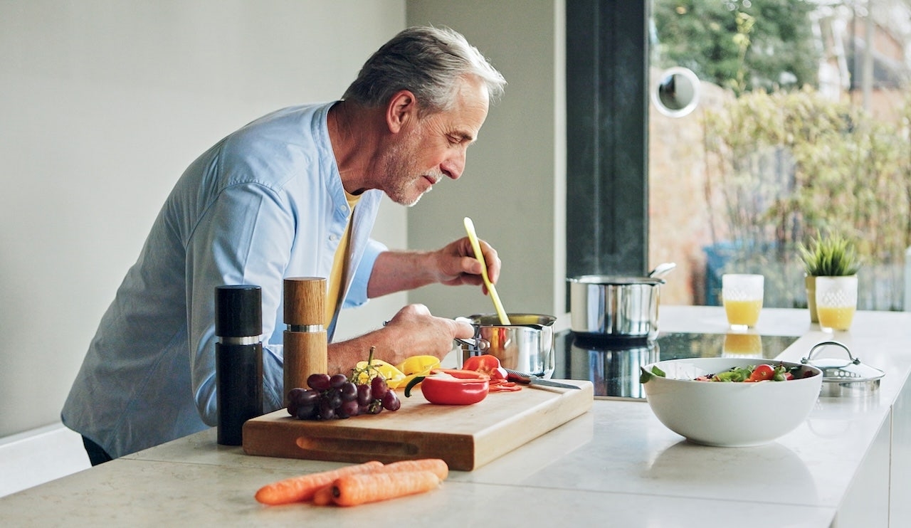 Healthy eating in middle age has this key longevity benefit