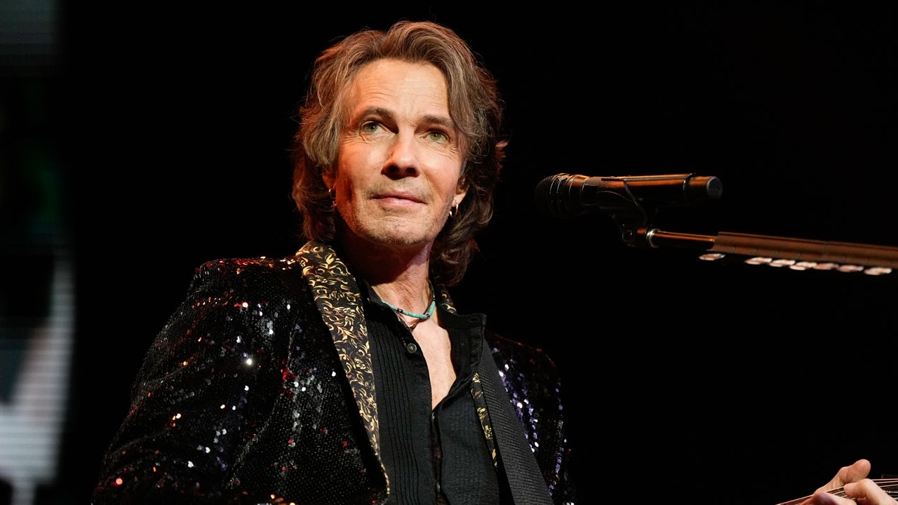 Rock star Rick Springfield says world has enough kids - and Bill Maher agrees