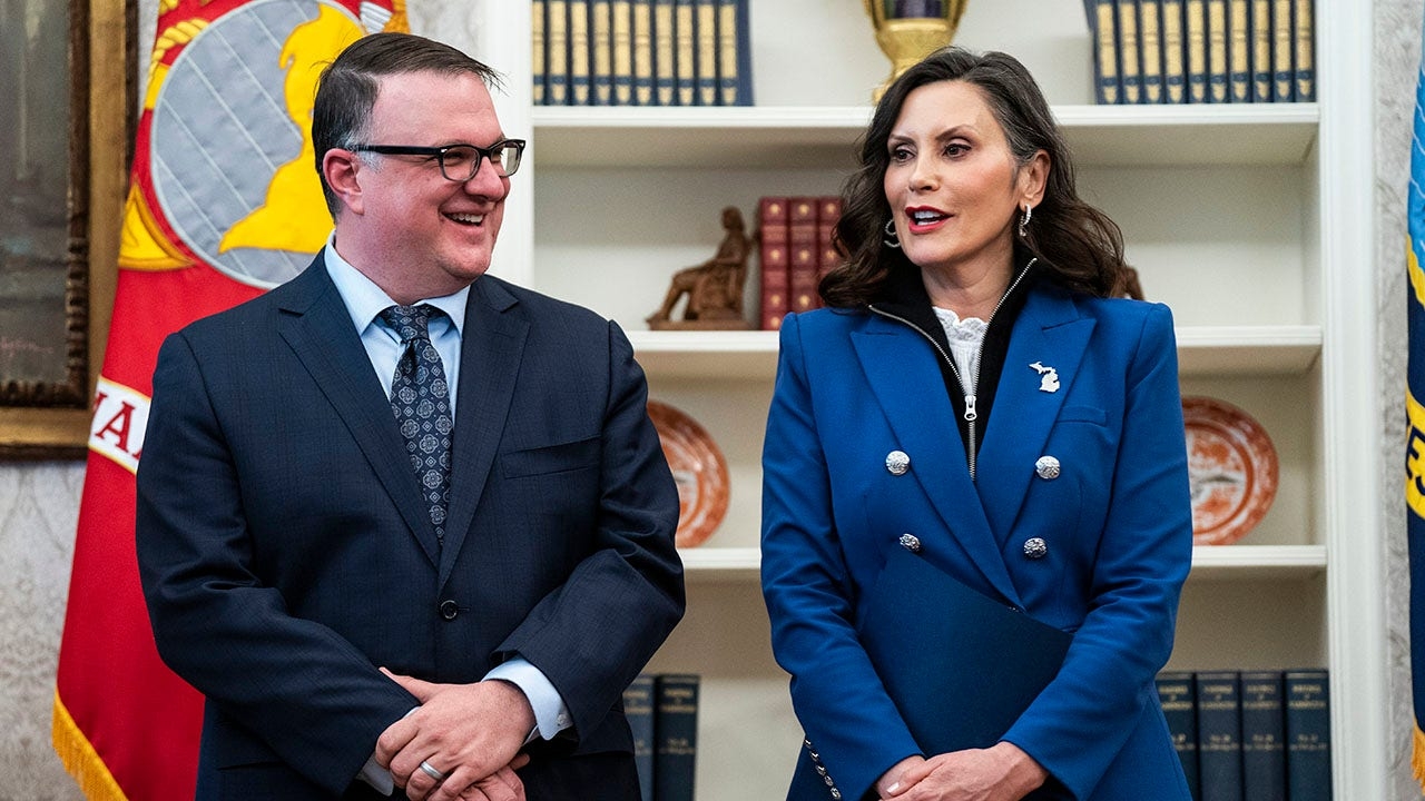 Gretchen Whitmer ribbed online for seeming to hide face in Oval Office
