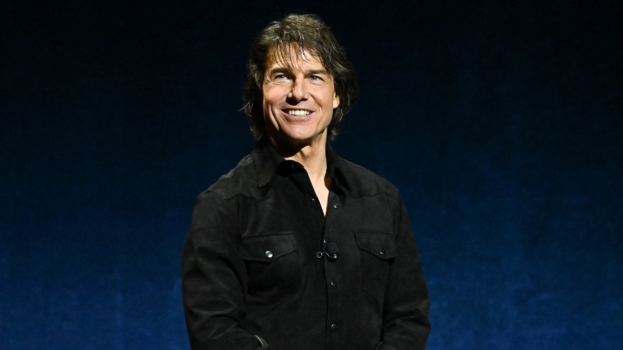 Tom Cruise boldly shows up at Oasis concert despite infamous diss by band members