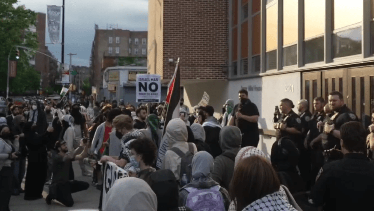 Anti-Israel mob overruns another college campus and more top headlines