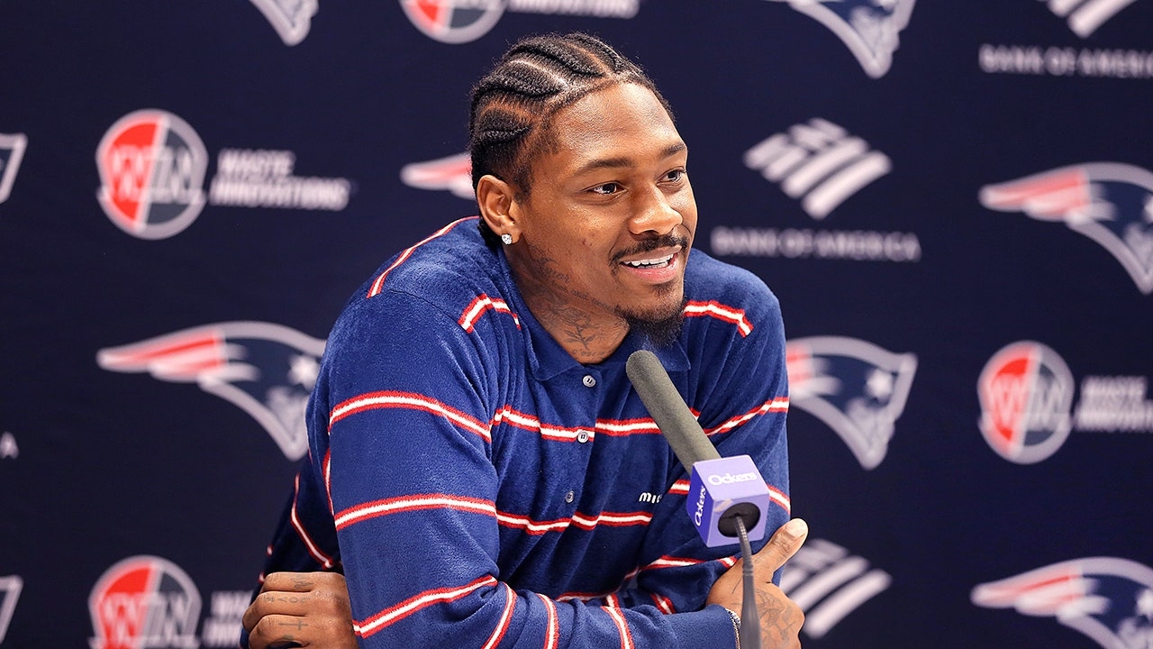 Patriots coach ‘aware' of Stefon Diggs video involving mysterious pink substance on a boat