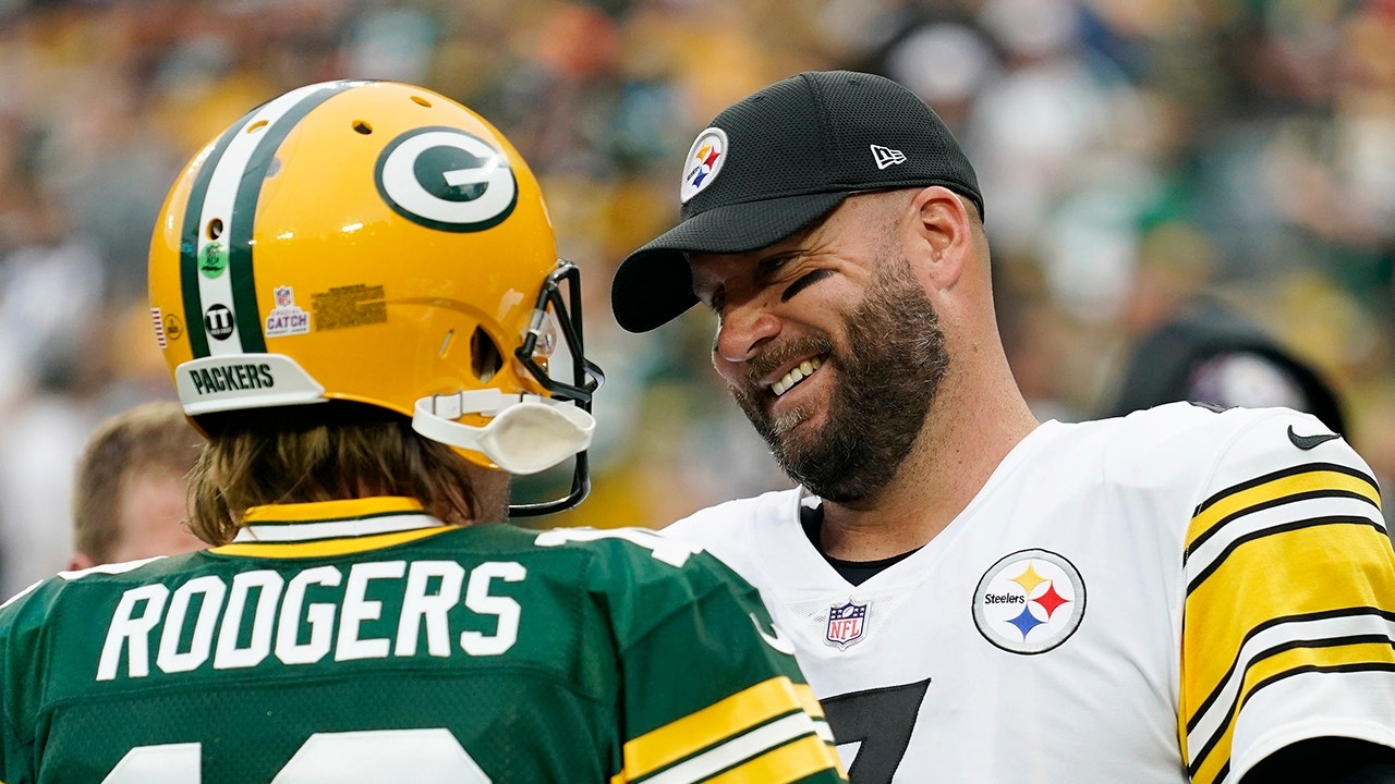 Ben Roethlisberger suggests Aaron Rodgers' first year with Steelers 'might be his last go'