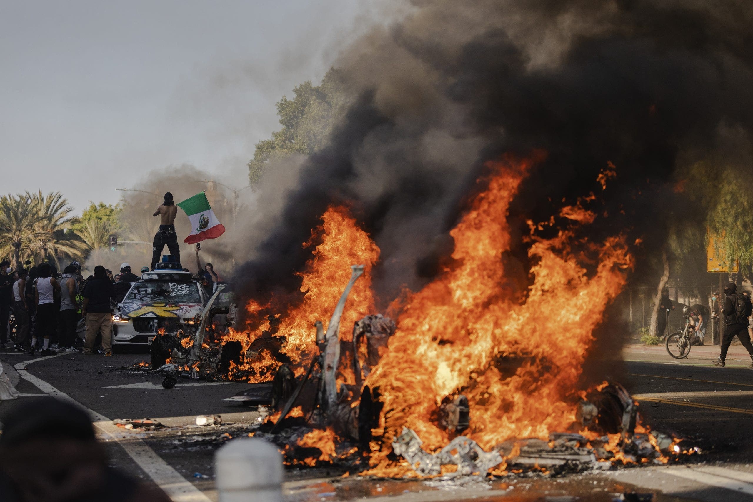 Los Angeles rioters delay hundreds of legal migrants from receiving citizenship: DHS